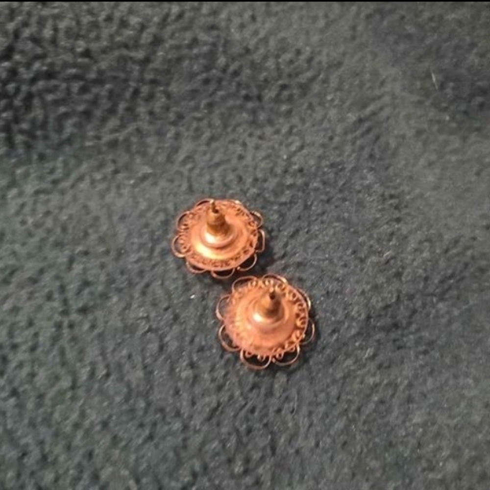 Vintage Onyx Stud Earrings - Picture 2 of 3